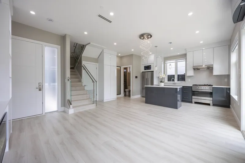 2 5808 LANARK STREET - photo 4 of 21