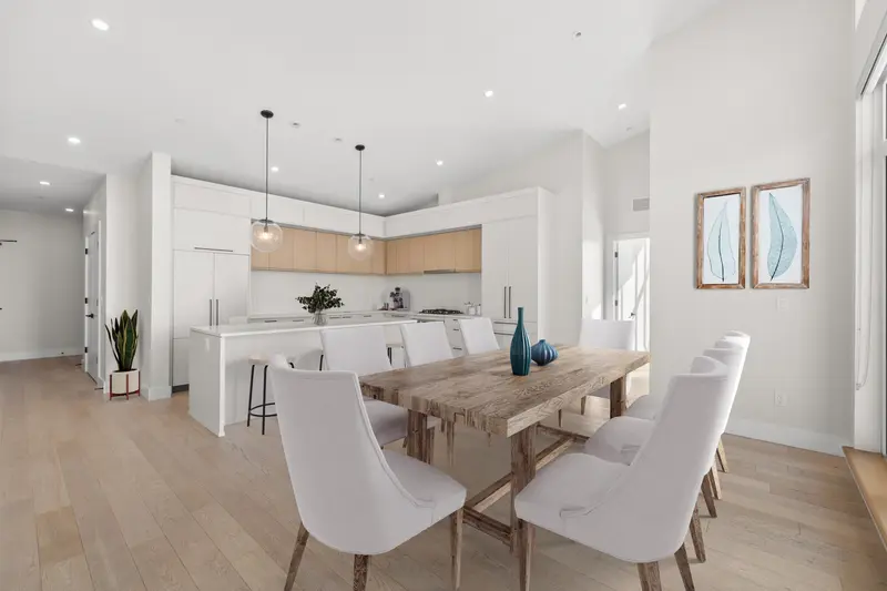 609 20416 PARK AVENUE - photo 2 of 25