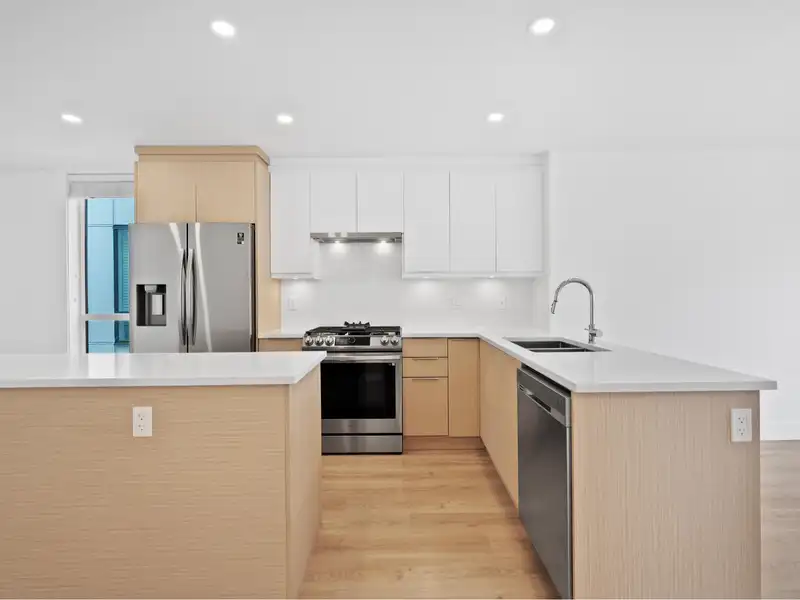 21 19749 55 AVENUE - photo 3 of 36