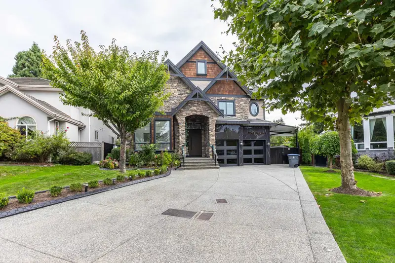 8244 151A STREET - photo 2 of 25