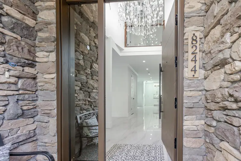 8244 151A STREET - photo 3 of 25