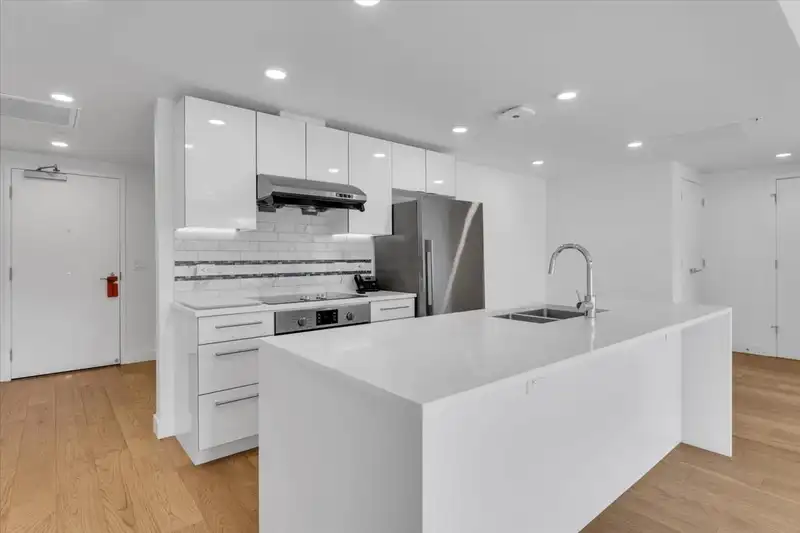 371 438 W KING EDWARD AVENUE - photo 4 of 26