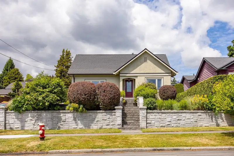 1631 SEVENTH AVENUE - photo 1 of 40