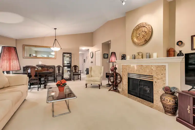 17 21138 88TH AVENUE - photo 4 of 28