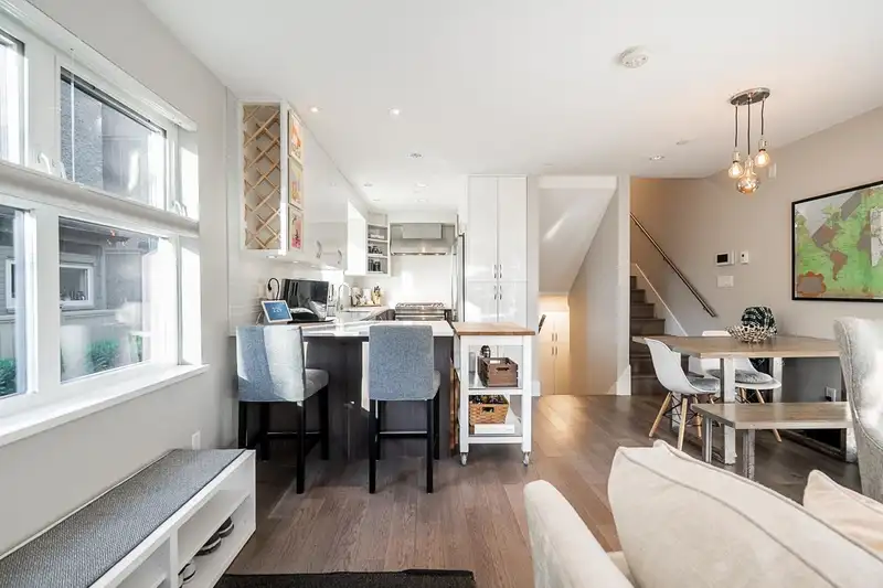 1865 ADANAC STREET - photo 4 of 30
