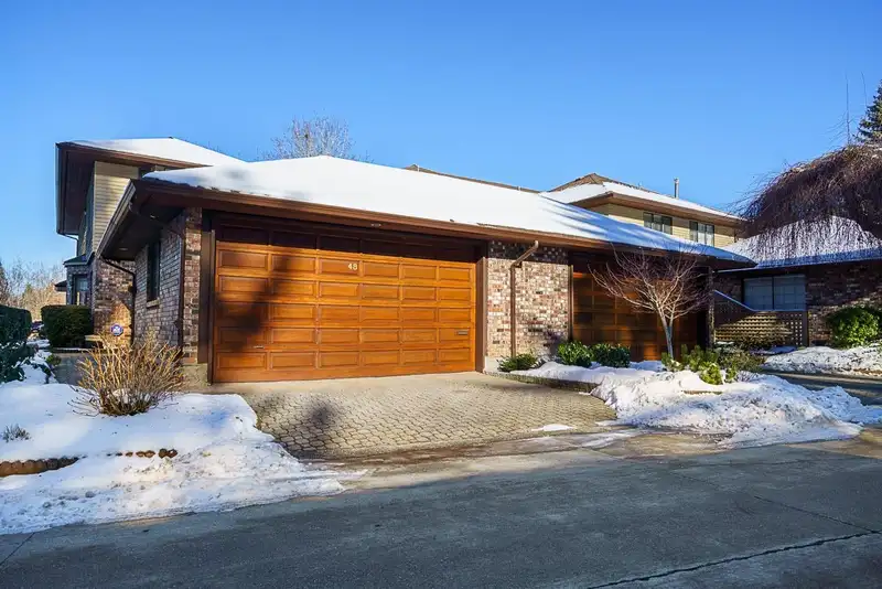 48 1725 SOUTHMERE CRESCENT - photo 2 of 40