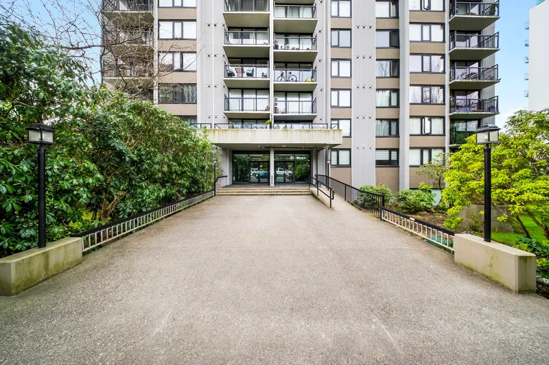 301 1330 HARWOOD STREET - photo 2 of 25