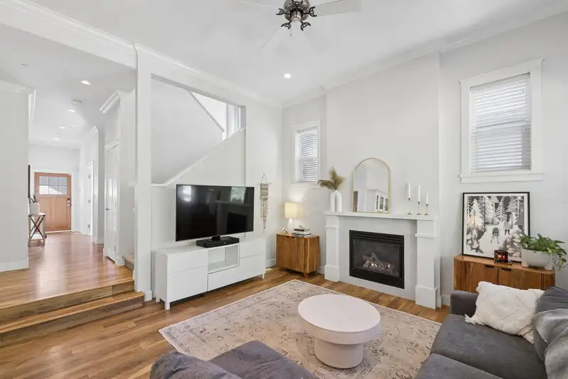 24371 104 AVENUE - photo 4 of 40