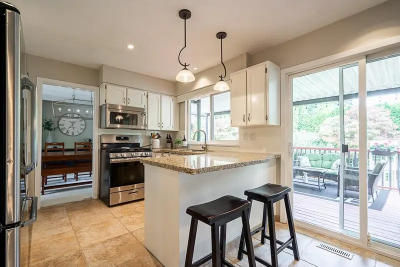 20685 125 AVENUE - photo 4 of 25