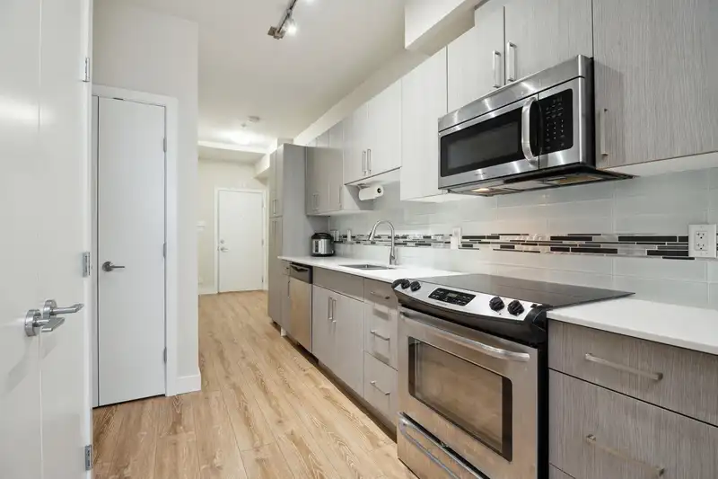 209 388 KOOTENAY STREET - photo 3 of 15