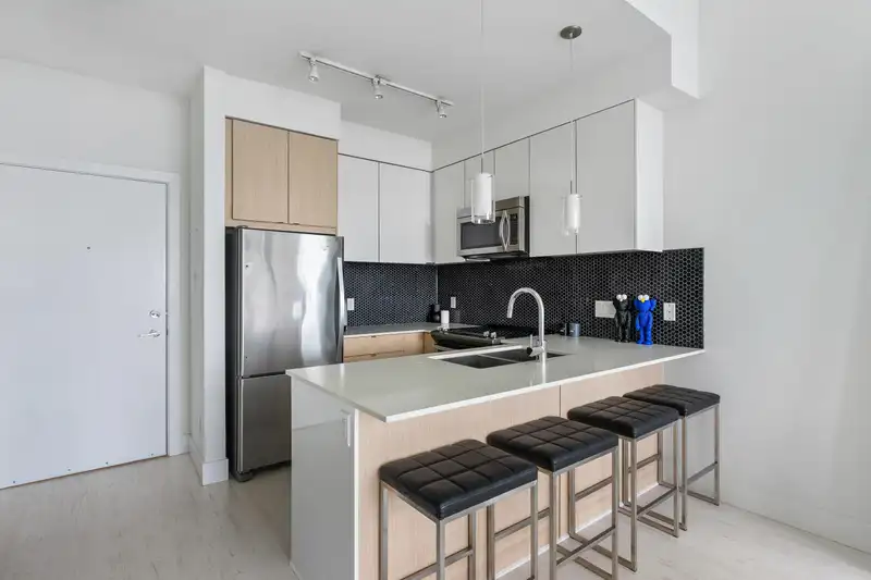 414 6468 195A STREET - photo 2 of 22