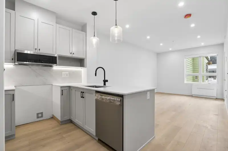 506 46185 THOMAS ROAD - photo 1 of 9