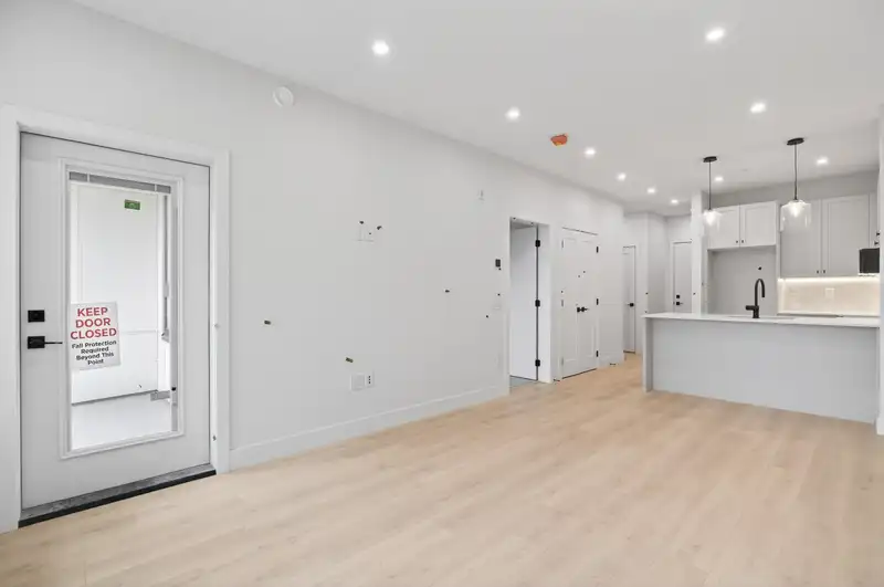 506 46185 THOMAS ROAD - photo 2 of 9