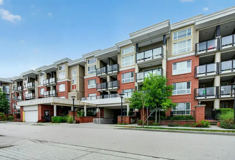 204 10688 140 STREET - photo 2 of 38