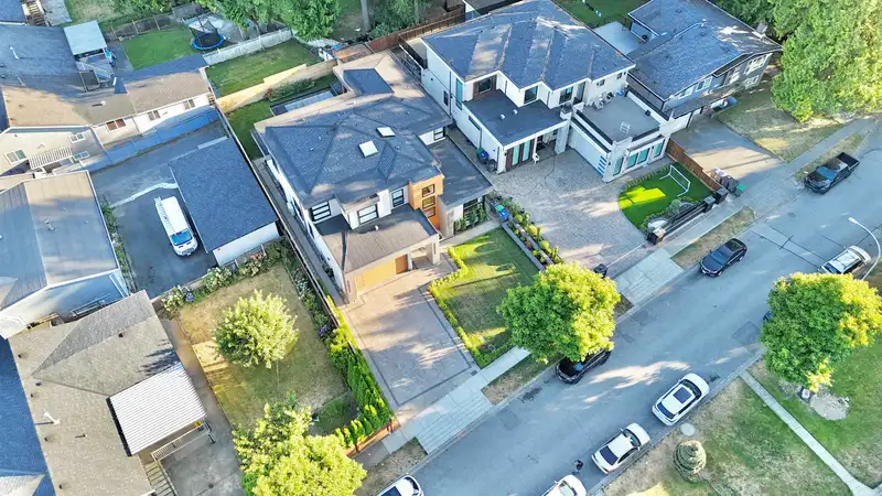 14124 71 AVENUE - photo 4 of 39