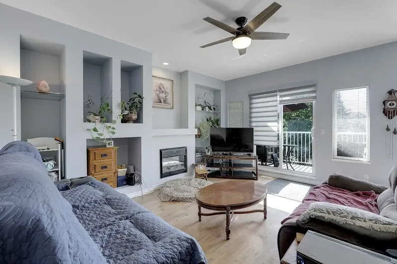 20526 66A AVENUE - photo 2 of 25