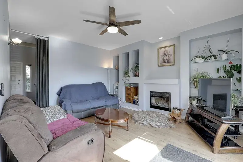 20526 66A AVENUE - photo 3 of 25