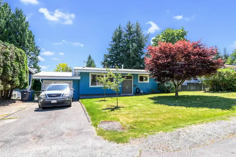 32600 WILLINGDON CRESCENT - photo 2 of 36