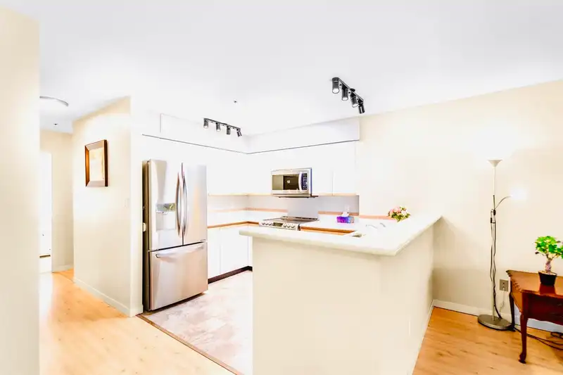 PH2 668 W 16TH AVENUE - photo 3 of 21