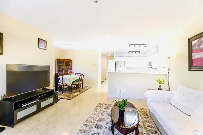 PH2 668 W 16TH AVENUE - photo 4 of 21