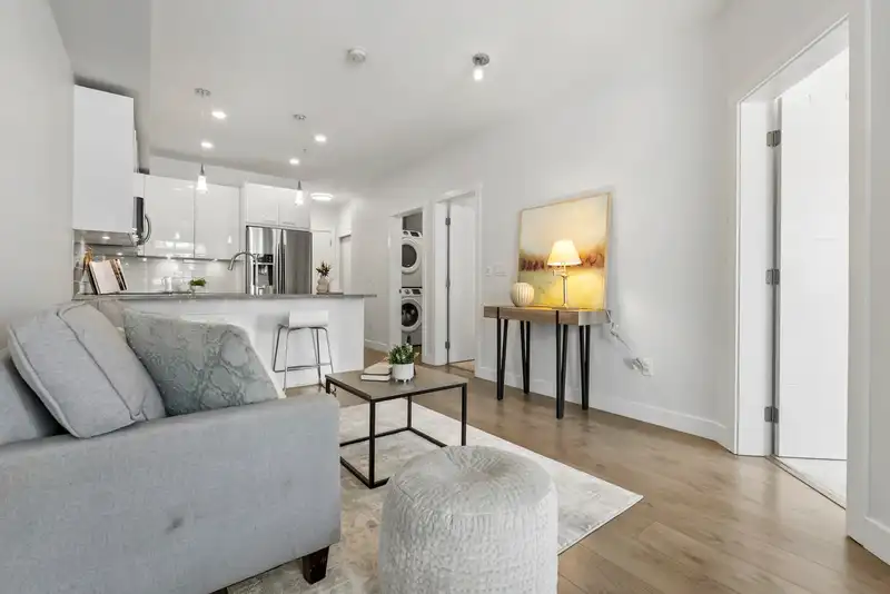 313 20686 EASTLEIGH CRESCENT - photo 3 of 29