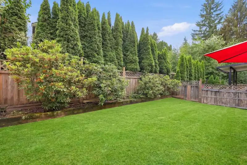 24176 104 AVENUE - photo 1 of 35