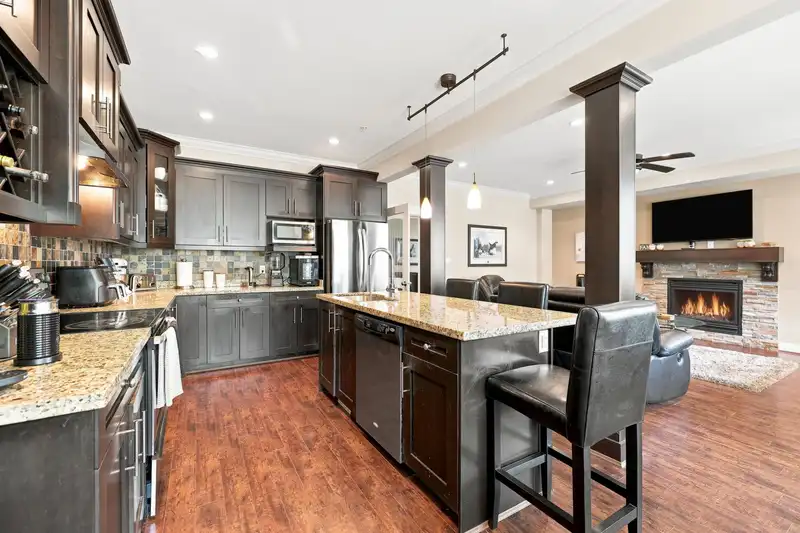 24176 104 AVENUE - photo 3 of 35