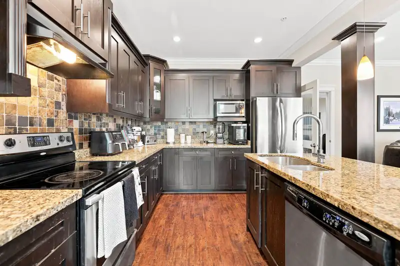 24176 104 AVENUE - photo 4 of 35