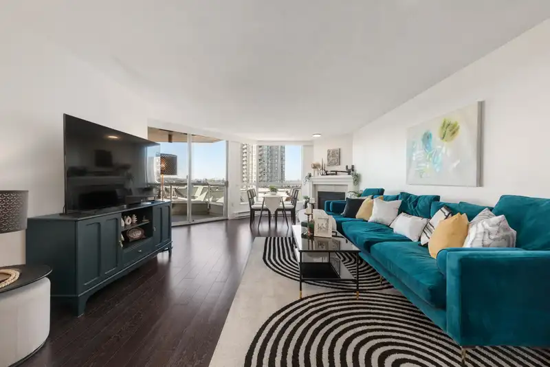 801 1235 QUAYSIDE DRIVE - photo 2 of 40