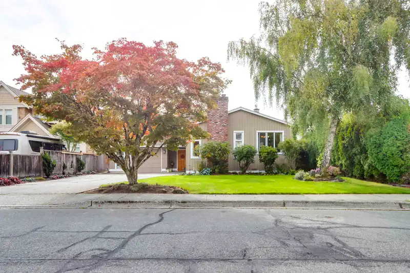 5680 LANGTREE AVENUE - photo 2 of 30