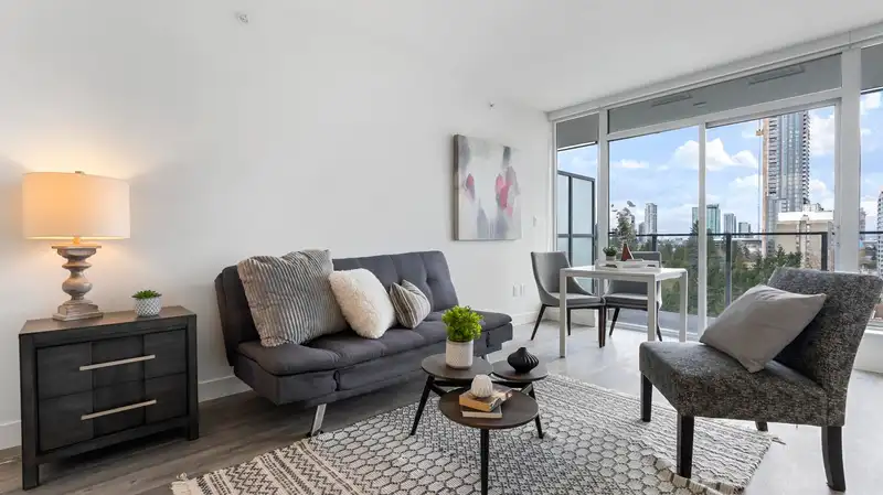 1406 9675 KING GEORGE BOULEVARD - photo 4 of 32