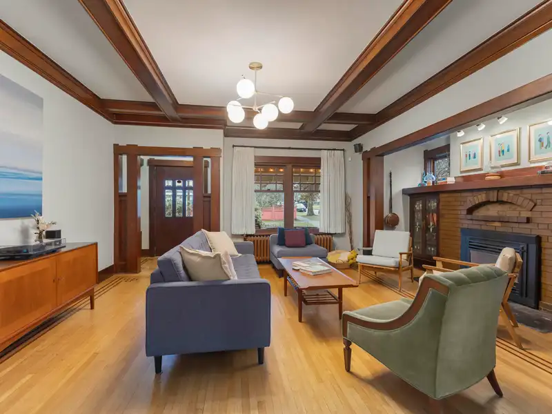 4691 ST. CATHERINES STREET - photo 4 of 33