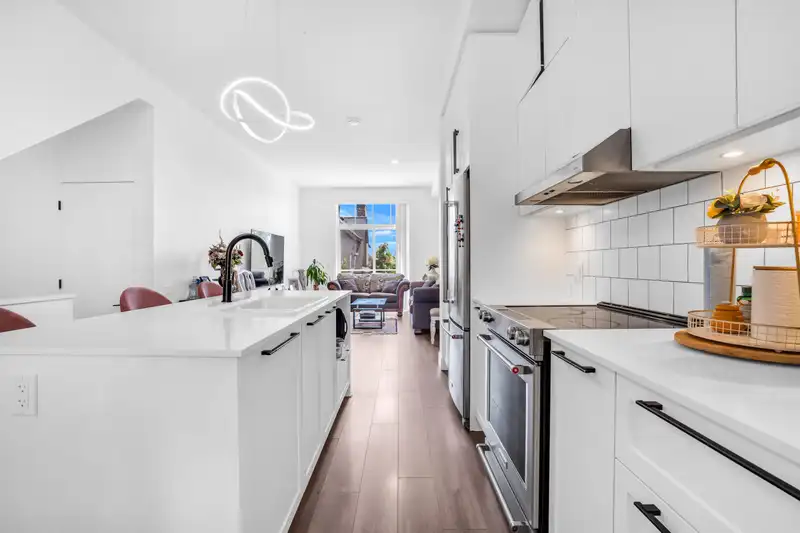 144 3529 BAYCREST - photo 3 of 36