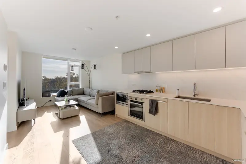 610 308 ALDERSON AVENUE - photo 4 of 25