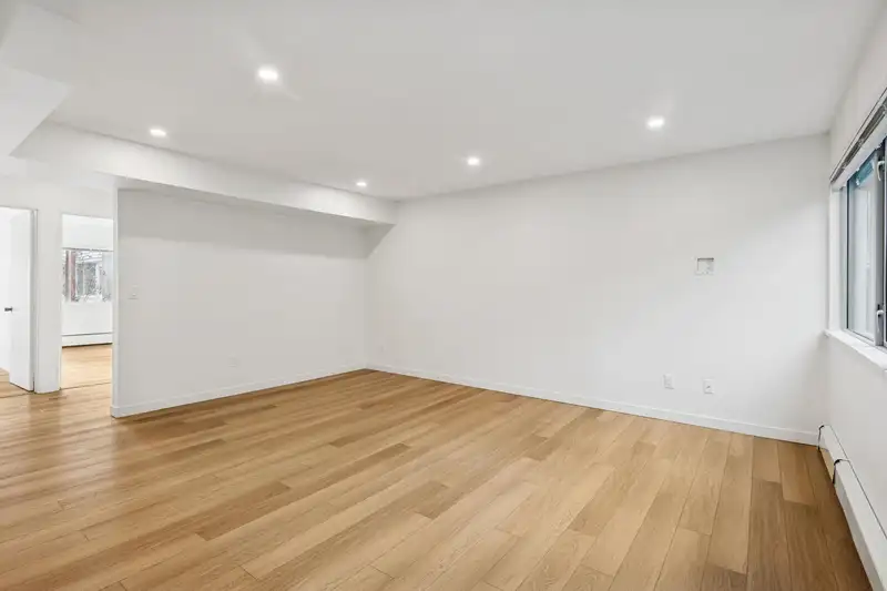 879 WESTVIEW CRESCENT - photo 2 of 28