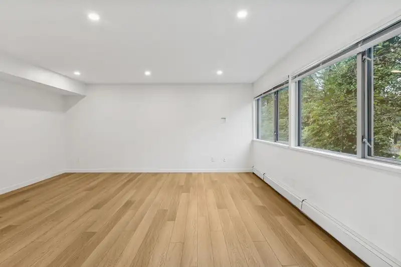879 WESTVIEW CRESCENT - photo 4 of 28