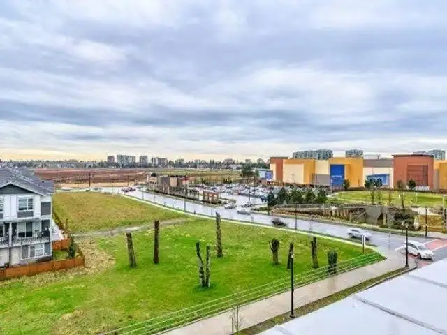 438 9551 ALEXANDRA ROAD - photo 3 of 23