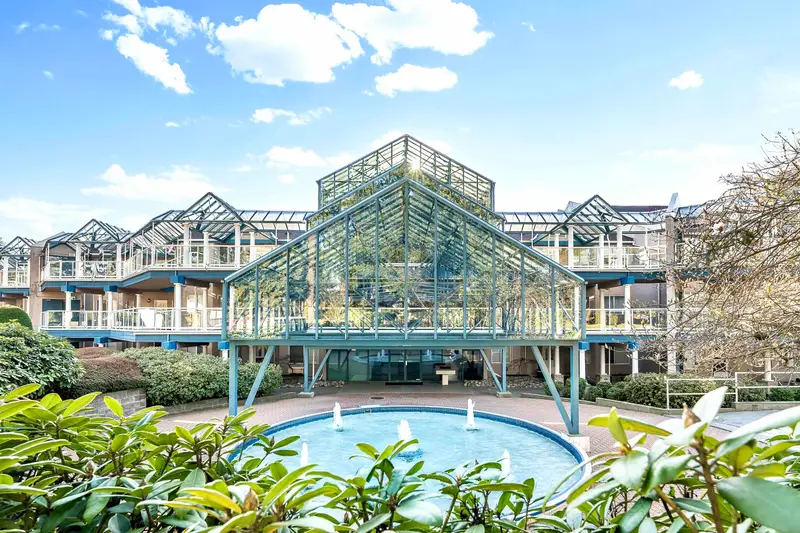 311 999 BERKLEY ROAD - photo 2 of 25