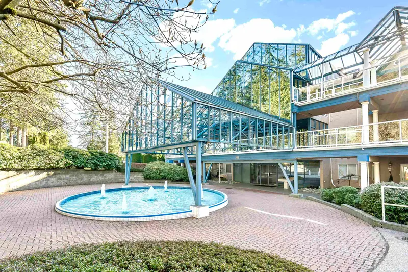 311 999 BERKLEY ROAD - photo 3 of 25