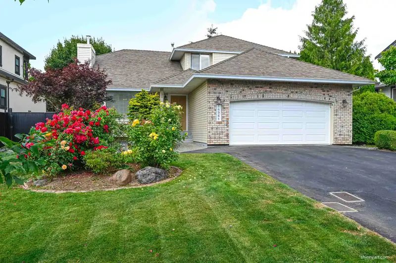 14961 86A AVENUE - photo 1 of 29