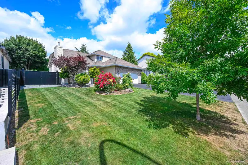 14961 86A AVENUE - photo 2 of 29