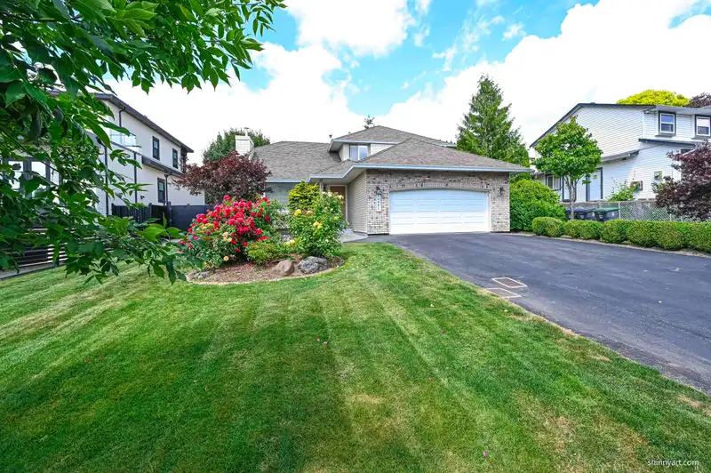 14961 86A AVENUE - photo 3 of 29