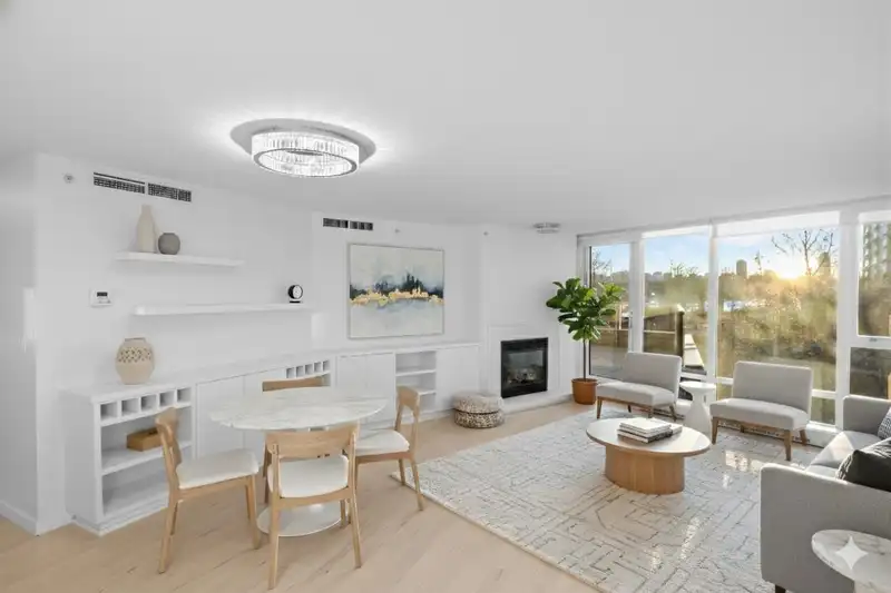 305 8 SMITHE MEWS - photo 1 of 27