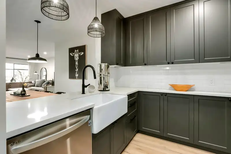 211 2222 PRINCE EDWARD STREET - photo 2 of 31