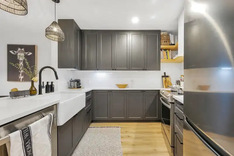 211 2222 PRINCE EDWARD STREET - photo 3 of 31