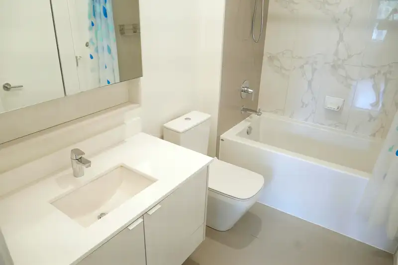 604 717 BRESLAY STREET - photo 4 of 8
