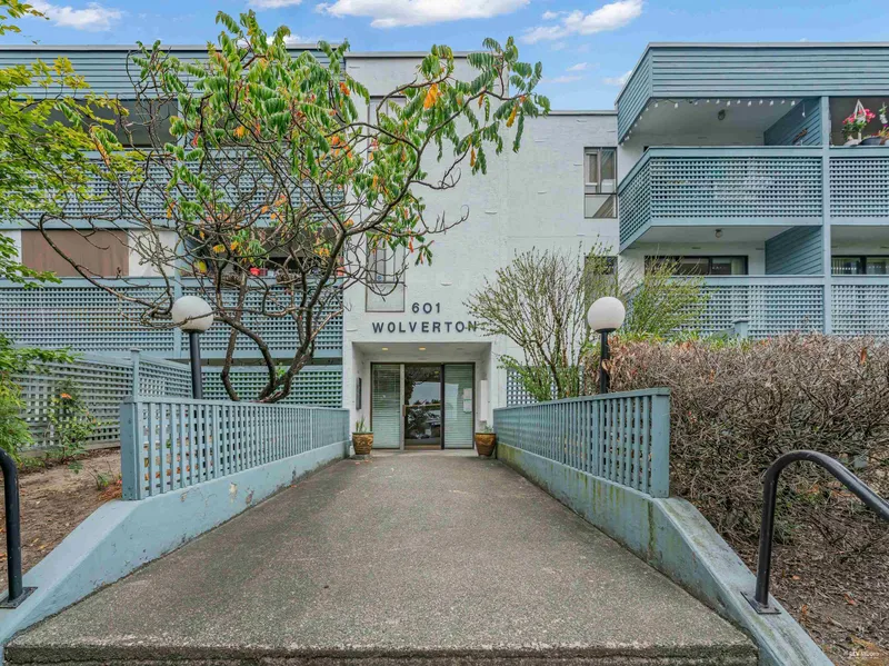 308 601 NORTH ROAD - photo 2 of 25