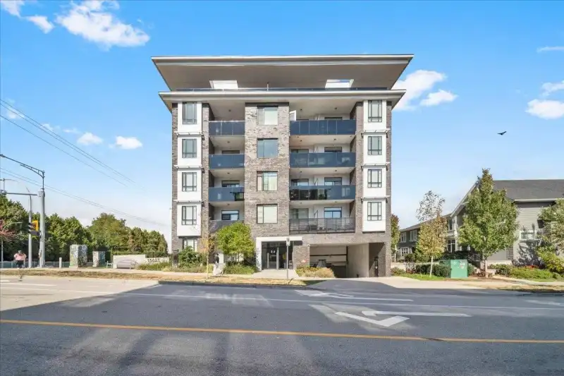 401 13623 81A AVENUE - photo 1 of 32