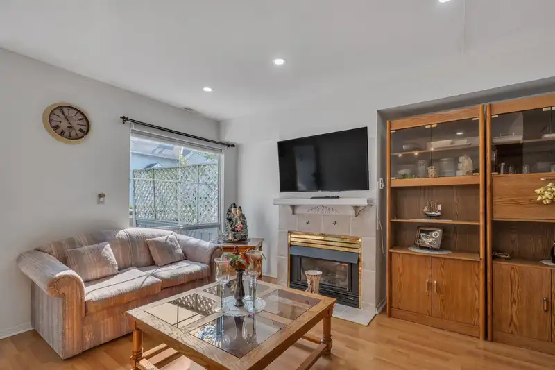 30 13713 72A AVENUE - photo 2 of 25