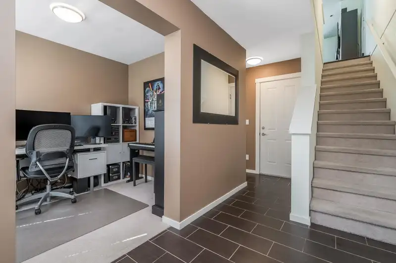 71 18983 72A AVENUE - photo 4 of 22
